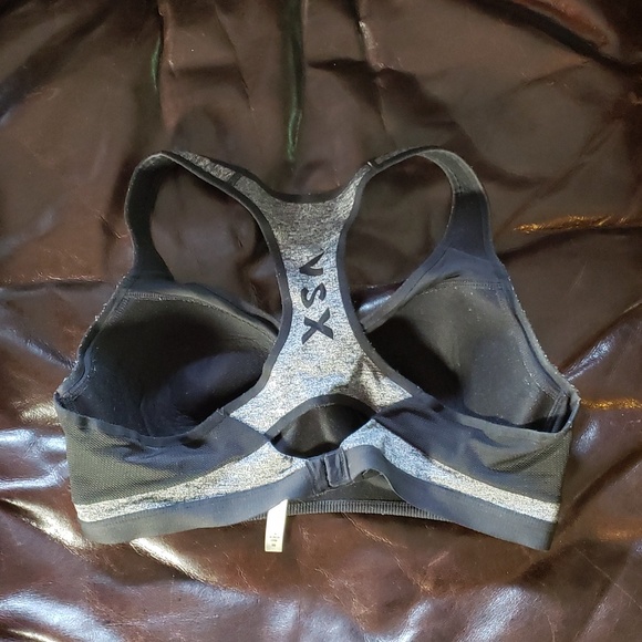 38D Victoria Secret sports bra - Picture 2 of 4